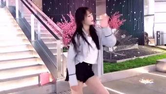 娱乐吃瓜酱穿搭,潮流与趣味并存