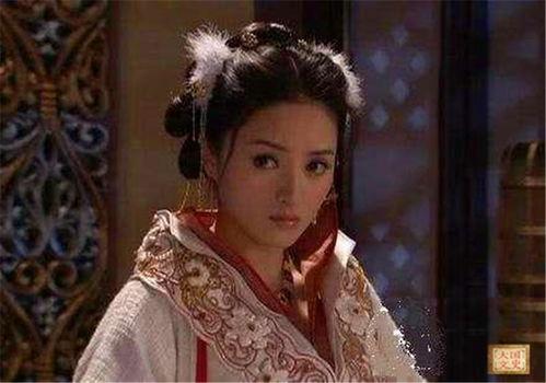 皇后穿越现世娱乐圈吃瓜,穿越皇后在现代娱乐圈的吃瓜日常