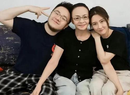 娱乐吃瓜爆料狗仔,吃瓜爆料狗仔背后的故事